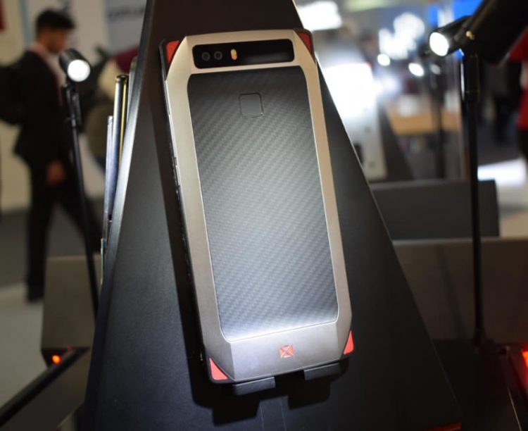 Vivo X20 Plus UD ถูกทดสอบความทนทาน เพื่อทำลายเซ็นเซอร์สแกนลายนิ้วมือใต้จอแสดงผล (มีคลิป)