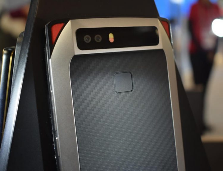 Vivo X20 Plus UD ถูกทดสอบความทนทาน เพื่อทำลายเซ็นเซอร์สแกนลายนิ้วมือใต้จอแสดงผล (มีคลิป)