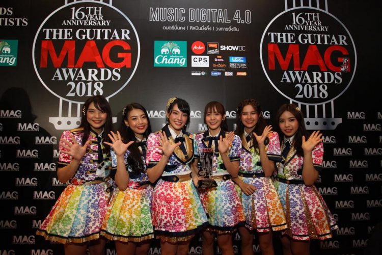 BNK 48 พา “คุกกี้เสี่ยงทาย” คว้ารางวัลเพลงฮิตแห่งปี ในงาน “THE GUITAR MAG AWARDS 2018 : REAL AWARDS FOR REAL ARTISTS”