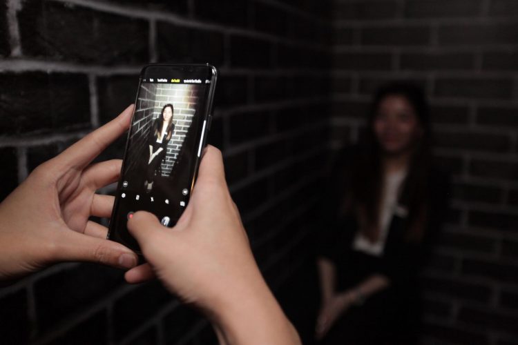 บรรยากาศรับเครื่อง Samsung Galaxy S9 และ S9+ วันแรกในไทยสีม่วงมาแรงเกินคาด