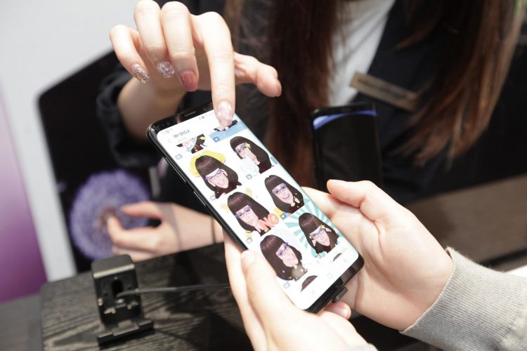 บรรยากาศรับเครื่อง Samsung Galaxy S9 และ S9+ วันแรกในไทยสีม่วงมาแรงเกินคาด