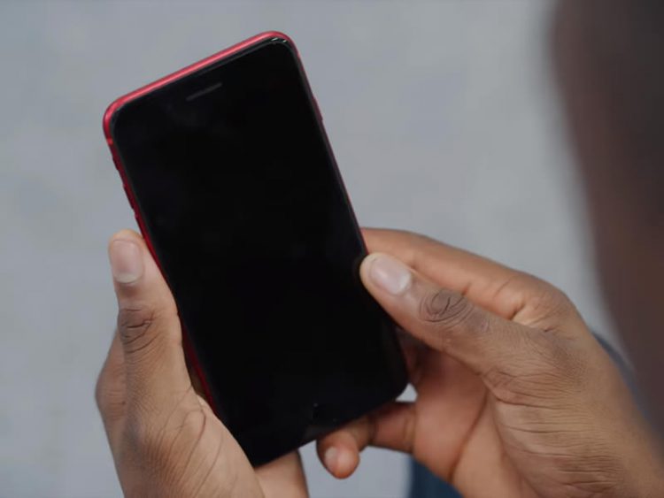 แกะกล่อง iPhone 8 Plus (PRODUCT)RED Special Edition พร้อมเทียบดีไซน์กับรุ่นก่อน (มีคลิป)