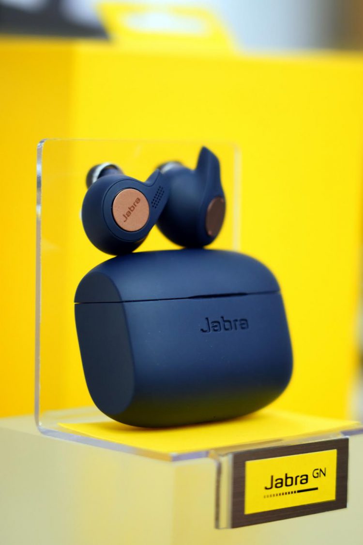 RTB สุดสตรอง!! รายได้ปี 2560 พุ่ง 48% ส่งหูฟังบลูทูธ Jabra ระดับเรือธง 3 รุ่นใหม่ลุยตลาดต่อเนื่อง