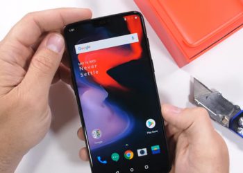 OnePlus 6 ถูกทดสอบความแข็งแกร่งแล้ว นำไปลับคมมีด ลนหน้าจอด้วยไฟแช็ค และดัดให้งอด้วยเปล่า