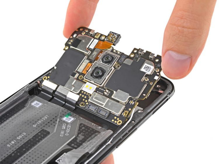 OnePlus 6 ถูกชำแหละเรียบร้อยแล้ว iFixit เผยซ่อมจอยาก แต่เปลี่ยนแบตง่าย