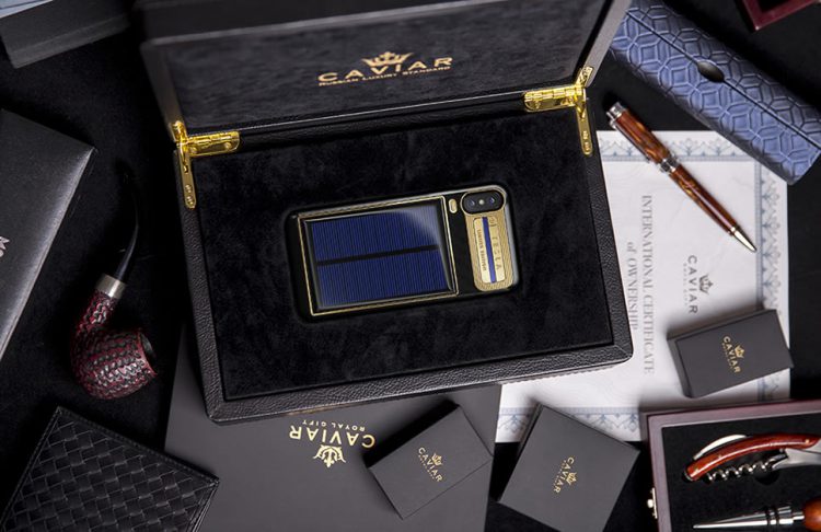 Caviar พร้อมขาย iPhone X Tesla เสริมความหรูหราให้กับ iPhone X รุ่นปกติ พร้อมด้วยแผงโซลาร์เซลล์