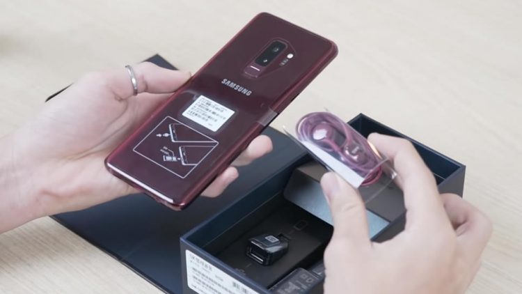 ชมคลิปแกะกล่อง Samsung Galaxy S9+ สีแดง Burgundy Red ก่อนเข้าไทยปลายเดือนนี้