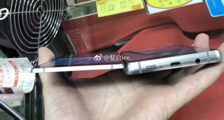 เผยต้นแบบ Samsung Galaxy X สมาร์ทโฟนพับได้ ดูคล้ายกับ ZTE Axon M