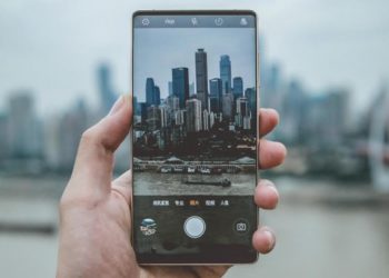 ภาพหลุดล่าสุดของ Nubia Z18 แสดงให้เห็นดีไซน์ไร้กรอบ แต่มีขอบจอล่าง