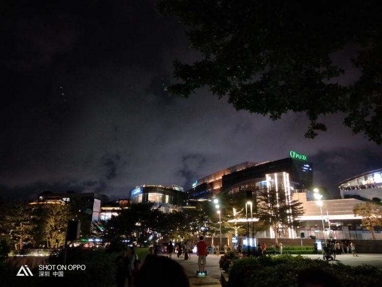 ชมภาพถ่ายตอนกลางคืนของ OPPO R15 Pro ด้วยกล้องหลังคู่ 20 + 16 ล้านพิกเซล รูรับแสง f/1.7 เซนเซอร์ใหม่ล่าสุดจาก Sony