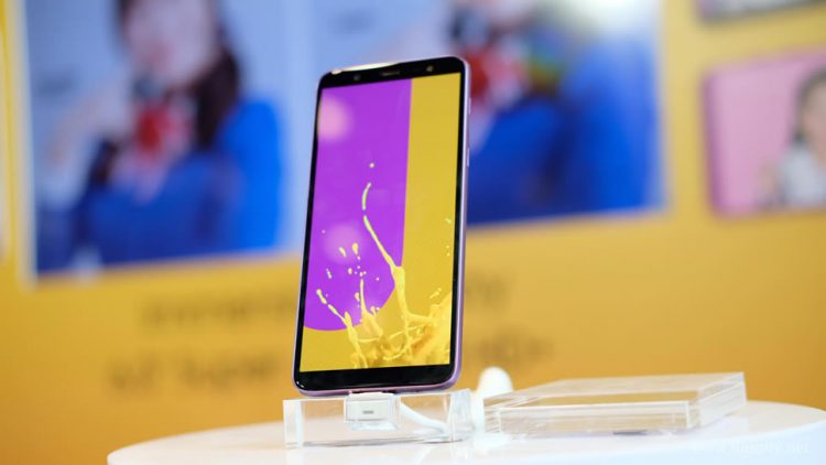 สัมผัสแรก Samsung Galaxy J8 สมาร์ทโฟนไอดอลจอ 6 นิ้ว กล้องเซลฟี่มี AR Sticker ระบบเสียง Dolby Atmos ราคา 9,490 บาท