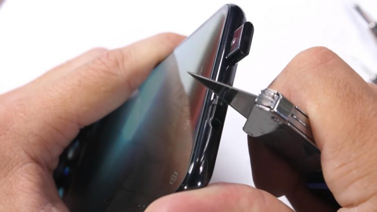 แกร่งแค่ไหน? Vivo Nex S ถูกทดสอบความทนทาน ผ่านใบมีด ไฟลนจอ และ ดัดให้งอด้วยมือเปล่า