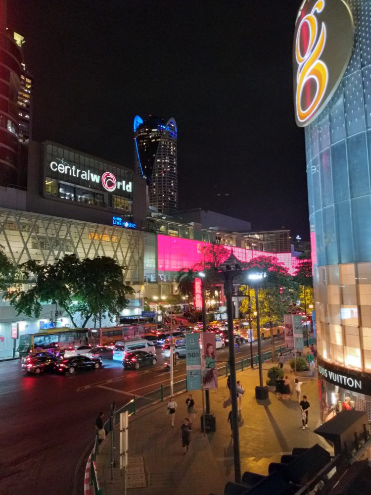 รีวิว Samsung Galaxy J8 x BNK48 ไอดอลสมาร์ทโฟน จอใหญ่ ภาพสวย เสียงดี เซลฟี่จัดเต็มราคา 9,490 บาท