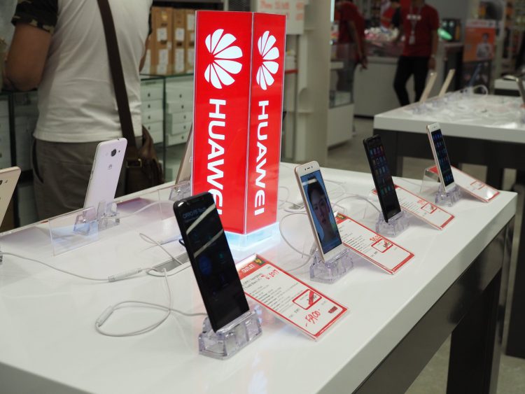 COM7 ทุ่ม 20 ล้านเปิดตัวแลนมาร์คไอทีแห่งใหม่ “BaNANA Mega Store” เอ้าท์เล็ตรวมสินค้าตกรุ่น,ตัวโชว์ และลดราคา Clearance แห่งแรกในประเทศไทย