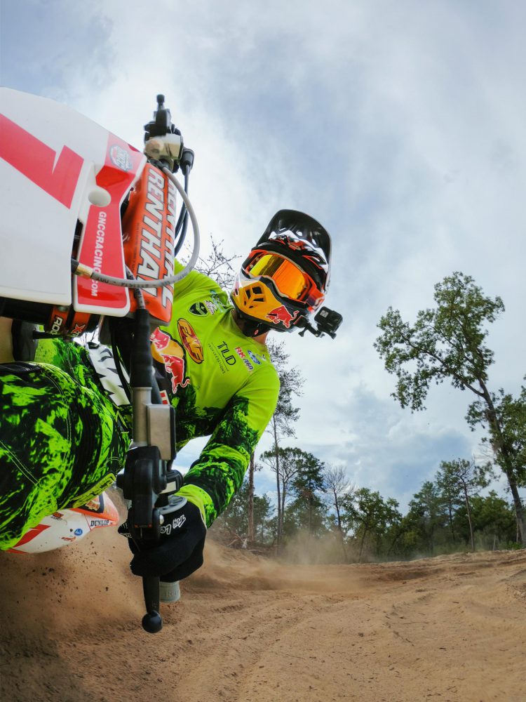 หมดยุควิดีโอภาพสั่น เปิดตัว GoPro HERO7 Black รุ่นใหม่ล่าสุด พร้อม HyperSmooth ฟีเจอร์ลดการสั่นไหวขั้นเทพ เปิดตัวที่ 14,500 บาท พร้อมกันอีกสองสี กับ HERO7 Silver (10,800 บาท) และ HERO7 White (7,200 บาท)