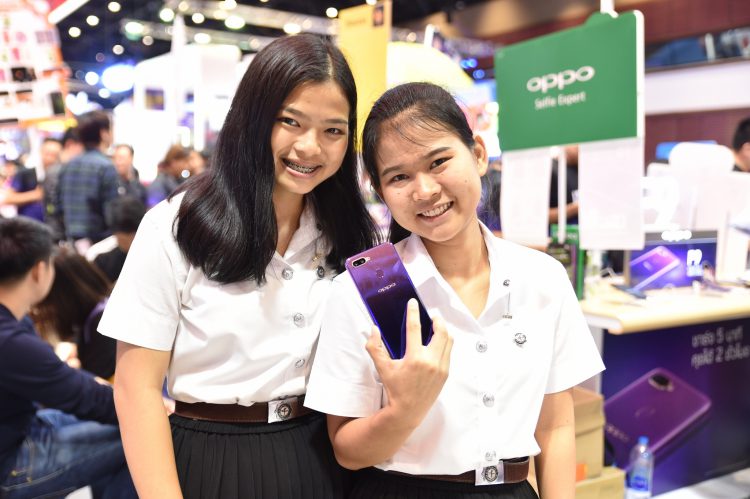 ฮิตถล่มทลาย!! OPPO F9 Starry Purple วางขายวันแรก ทำยอดขายสูงสุดเป็นอันดับ 1 ภายในงาน Thailand Mobile Expo 2018