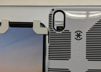 พบเคสสำหรับ iPhone Xs Max และ iPhone รุ่น 6.1 นิ้ว โผล่ในห้างฯ Walmart พร้อมเทียบขนาดกับ iPhone X