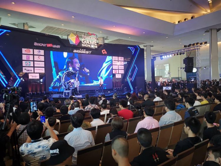 ชมภาพ นายกรัฐมนตรีนั่งเก้าอี้เกมมิ่งจาก ACER ตัวแรกของโลกในงาน Thailand Game Show 2018