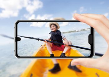 แหว่งเดียวไม่พอ!! Sharp เปิดตัวสมาร์ทโฟนรุ่นแรกที่มีรอยแหว่งบนจอแสดงผล 2 ด้านทางการแล้ว