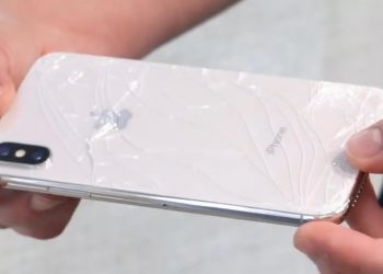 ชาวอเมริกัน ทำจอแสดงผลของสมาร์ทโฟนแตกถึง 5,761 เครื่อง ทุกๆ 1 ชั่วโมง และประเมินค่าซ่อมแซมต่ำเกินไป