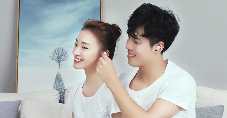 Xiaomi AirDots ชุดหูฟังไร้สายสไตล์ AirPods ราคาราว 950 บาท รองรับ Bluetooth 5.0 มาพร้อมกล่องชาร์จ