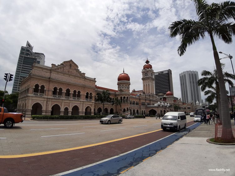 รีวิว Samsung Galaxy A7 สมาร์ทโฟนกล้องหลัง 3 ตัว รุ่นแรก กับดีไซน์พรีเมี่ยมสุดเงางาม สแกนนิ้วใหม่ที่ขอบด้านข้าง กับราคาเริ่มต้น 10,990 บาท