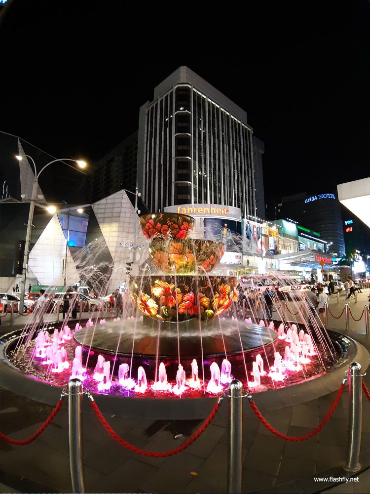 รีวิว Samsung Galaxy A7 สมาร์ทโฟนกล้องหลัง 3 ตัว รุ่นแรก กับดีไซน์พรีเมี่ยมสุดเงางาม สแกนนิ้วใหม่ที่ขอบด้านข้าง กับราคาเริ่มต้น 10,990 บาท