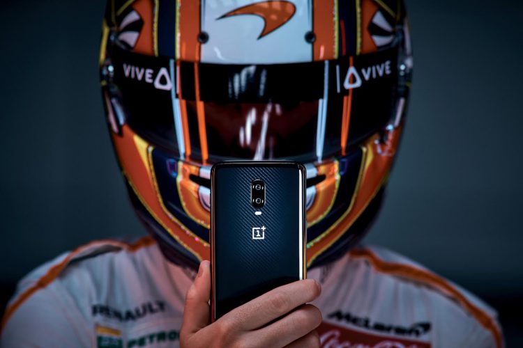 OnePlus 6T McLaren Edition แรม 10GB รอม 256GB ชาร์จ 20 นาทีได้แบต 50% พร้อมให้เป็นเจ้าของได้แล้ววันนี้ 25,999 บาท
