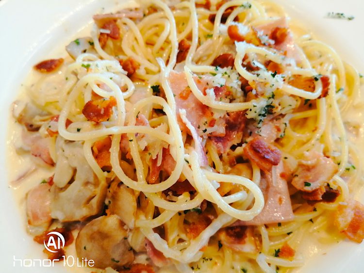 รีวิว Honor 10 Lite ดีไซน์ไล่เฉดสีสุดงาม เซลฟี่สวย สไตล์คุณ กล้อง AI ความละเอียด 24 ล้านพิกเซล สเปกแรงระดับเรือธง ราคาสุดคุ้ม