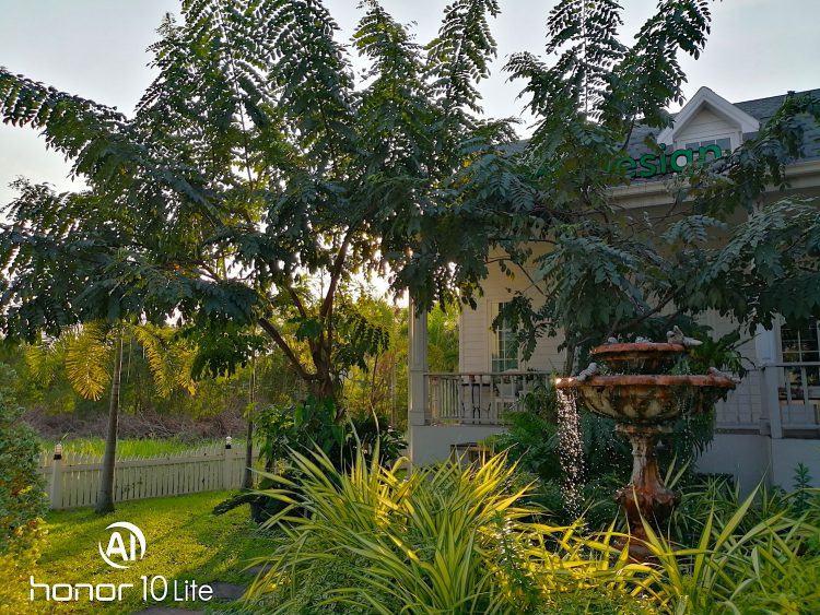 รีวิว Honor 10 Lite ดีไซน์ไล่เฉดสีสุดงาม เซลฟี่สวย สไตล์คุณ กล้อง AI ความละเอียด 24 ล้านพิกเซล สเปกแรงระดับเรือธง ราคาสุดคุ้ม