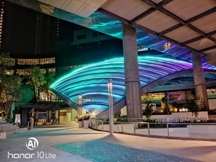 รีวิว Honor 10 Lite ดีไซน์ไล่เฉดสีสุดงาม เซลฟี่สวย สไตล์คุณ กล้อง AI ความละเอียด 24 ล้านพิกเซล สเปกแรงระดับเรือธง ราคาสุดคุ้ม