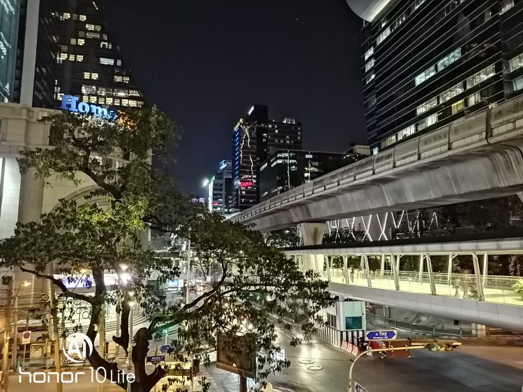 รีวิว Honor 10 Lite ดีไซน์ไล่เฉดสีสุดงาม เซลฟี่สวย สไตล์คุณ กล้อง AI ความละเอียด 24 ล้านพิกเซล สเปกแรงระดับเรือธง ราคาสุดคุ้ม