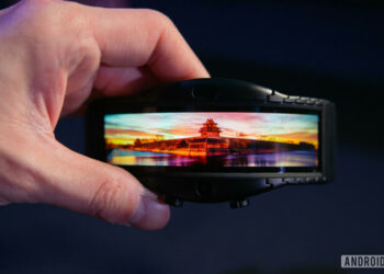 Nubia Alpha สมาร์ทวอทช์ผสมสมาร์ทโฟน มากับจอแสดงผลโค้งงอเข้ากับข้อมือ (ชมคลิป!!)