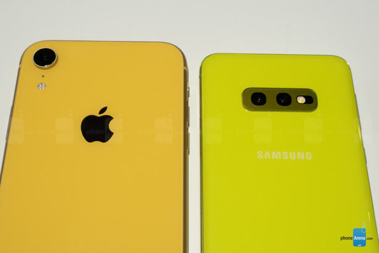 เปรียบเทียบ Galaxy S10e vs iPhone XR, ราคา 26,900 บาท ของ Samsung จะสั่นคลอน iPhone ราคาถูกของ Apple ได้หรือไม่?