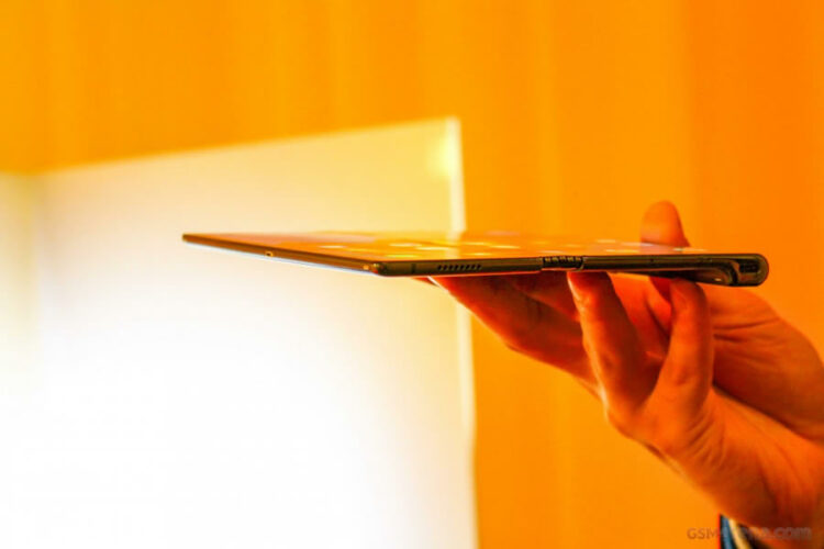 Huawei เปิดตัว Mate X สมาร์ทโฟนพับได้ กางออกมาเป็นแท็บเล็ตขนาด 8 นิ้ว ชาร์จเร็ว 55W รองรับ 5G ราคาราว 82,000 บาท วางจำหน่ายกลางปีนี้