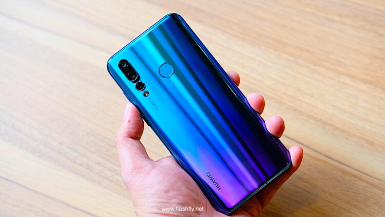 มารู้จักกับสุดยอดเทคโนโลยีหน้าจอ Punch Display ที่มาพร้อมกับ HUAWEI nova 4 เจาะรูกล้องบนหน้าจอ ดีไซน์ไร้รอยบากจอกว้างสุดขอบไม่มีติ่งกวนใจ