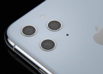 แผงผังดีไซน์ของ iPhone ในปี 2019 เผยให้เห็นการวางตำแหน่งกล้องหลัง 3 ตัว แบบสามเหลี่ยม