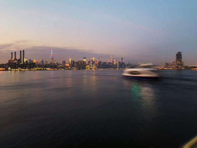 ผู้สร้าง Halide เปิดตัว Spectre แอพกล้องสำหรับ iPhone ช่วยถ่ายภาพ Long Exposure โดยใช้ AI