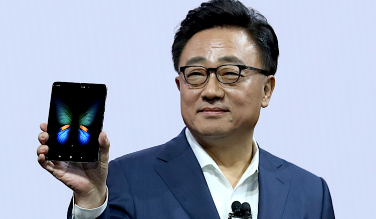 ซีอีโอ Huawei บอก “ดีไซน์ของ Samsung Galaxy Fold ไม่ดีเอาเสียเลย”