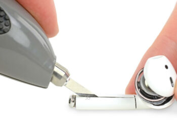 ชำแหละ!! AirPods 2 พบชิป H1 กับ Bluetooth 5.0 แบตเตอรี่ขนาดเดิม และเคลือบกันน้ำที่แผงวงจรของเคสชาร์จ