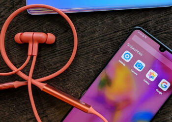 Huawei Freelace หูฟังไร้สายแบบไฮบริด สามารถชาร์จแบตฯ จากสมาร์ทโฟนได้ ผ่านพอร์ต USB-C