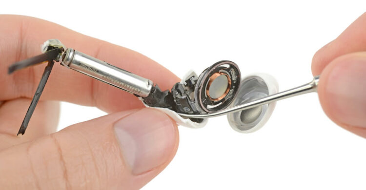 ชำแหละ!! AirPods 2 พบชิป H1 กับ Bluetooth 5.0 แบตเตอรี่ขนาดเดิม และเคลือบกันน้ำที่แผงวงจรของเคสชาร์จ