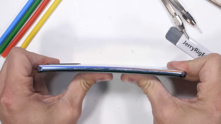มาดู Huawei P30 Pro ถูกทดสอบความแข็งแกร่งของตัวเครื่อง ทั้งขูดขีดหน้าจอ ลนไฟ และงอเครื่อง จะรอดหรือไม่เชิญชม (ชมคลิป)