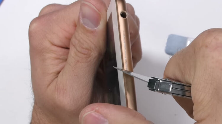 ทนทานเหลือเชื่อ!! iPad mini 5 ถูกทดสอบความทนทาน ดัดให้โค้งงอด้วยมือเปล่า แต่ยังรอดมาได้