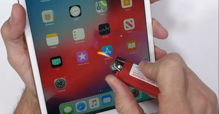 ทนทานเหลือเชื่อ!! iPad mini 5 ถูกทดสอบความทนทาน ดัดให้โค้งงอด้วยมือเปล่า แต่ยังรอดมาได้