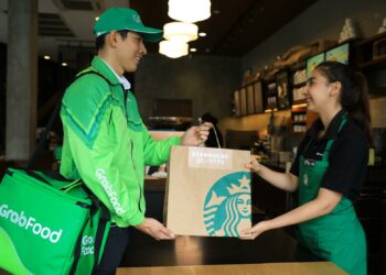 Starbucks จับมือ Grab เปิดตัวบริการเดลิเวอรีในไทยทางการ ลูกค้าในเขตกรุงเทพฯ และปริมณฑล สามารถสั่งเครื่องดื่มแก้ว โปรดจากร้านสตาร์บัคส์กว่า 75 สาขาผ่านแอปพลิเคชันแกร็บ (Grab) ได้แล้ววันนี้