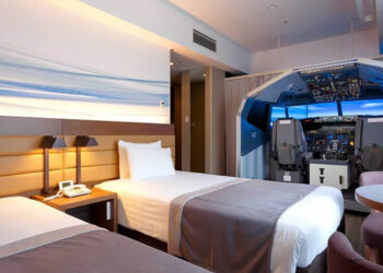 โรงแรม Haneda Excel Hotel Tokyu ติดตั้งห้องจำลองของนักบินโบอิ้ง 737-800 ไว้ในห้องพัก ฝึกบินได้จริงอีกด้วย