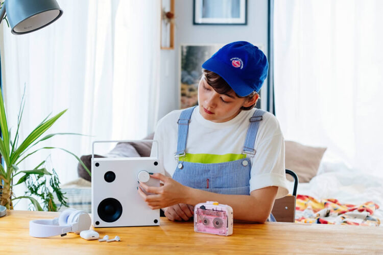 IT’S OK เครื่องเล่นเทปคาสเซ็ท ดีไซน์คลาสสิคจากยุค 80s รองรับ Bluetooth 5.0 สามารถฟังเพลงได้ทั้งแบบไร้สาย และใช้สาย