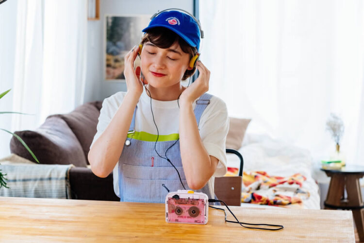 IT’S OK เครื่องเล่นเทปคาสเซ็ท ดีไซน์คลาสสิคจากยุค 80s รองรับ Bluetooth 5.0 สามารถฟังเพลงได้ทั้งแบบไร้สาย และใช้สาย