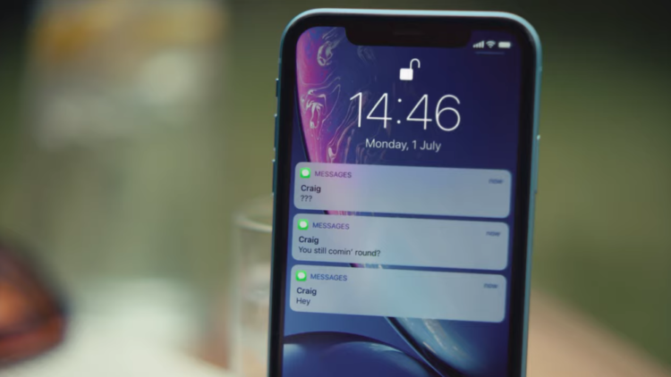 Apple ปล่อยโฆษณา iPhone ใหม่ล่าสุดแค่ลืมตาก็ปลดล็อคหน้าจอแล้วด้วย Face ID สะดวกและปลอดภัยกว่า Touch ID (ชมคลิป)